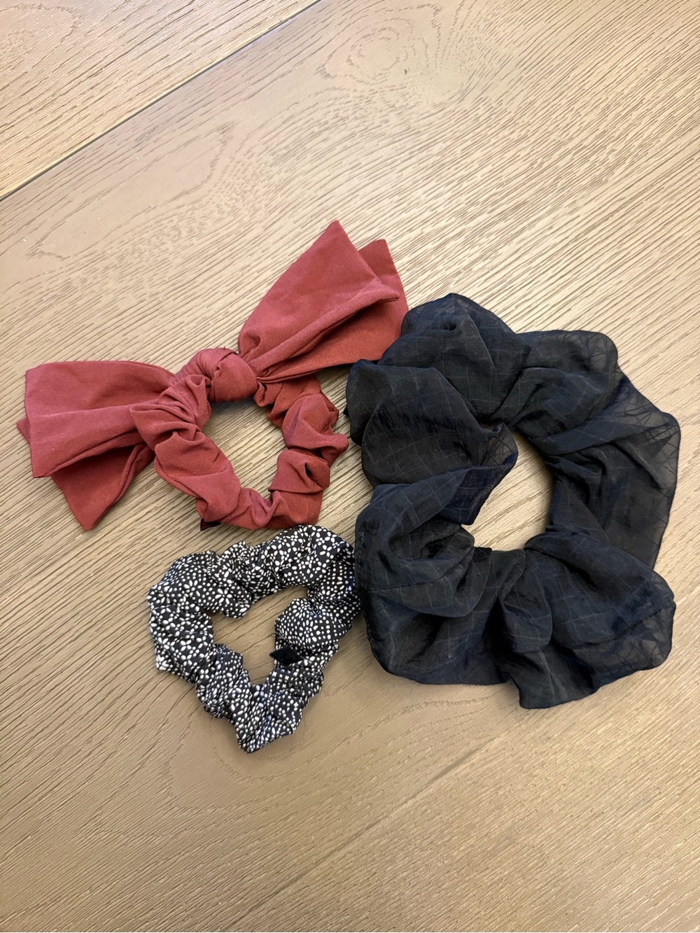 lululemon athletica Scrunchie Set - Rust Red, Black & Speckled